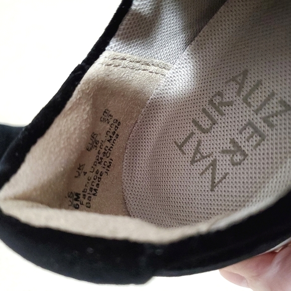 Naturalizer Jimi black velvet lace up sneakers shoes 6 padded white rubber sole - Picture 11 of 14